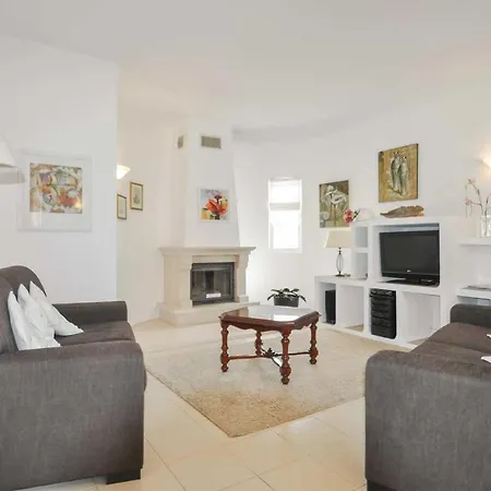 Carvoeiro Sleeps 4 Air Con Wifi *